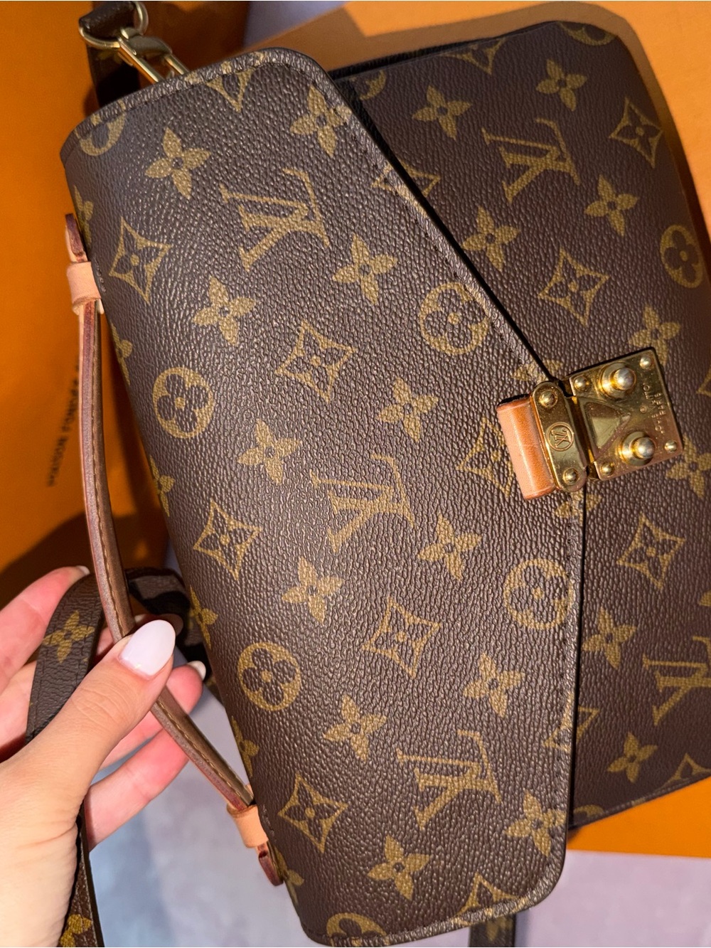 Authentic Louis Vuitton Metis Pochette LV Monogram